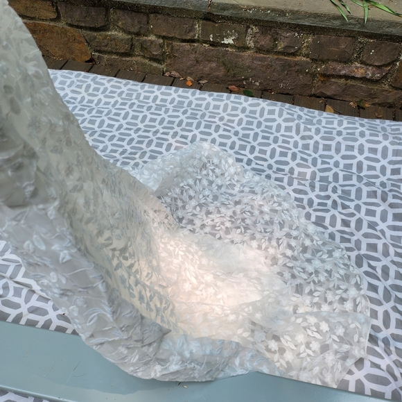 Beautiful Bridal gown. Plus size 3 X - Picture 3 of 16